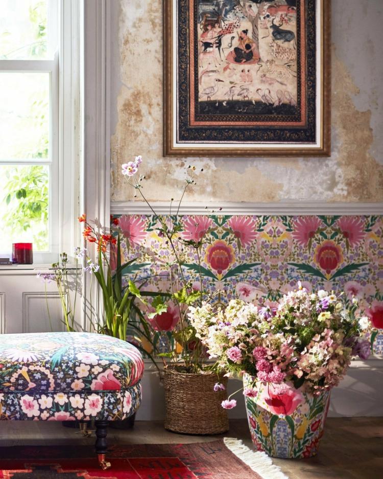 Susie Q Floral Wallpaper  |   Wallpaper On The Wall Dark